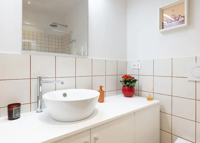 Daire Stylish 2br 2ba Newly Renovated Apartment-lorenzoilmagnifico Roma